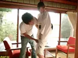 AV女優・愛咲れいら (あいさきれいら　原千尋)