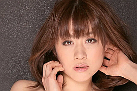 AV女優・更田まき (さらだまき)