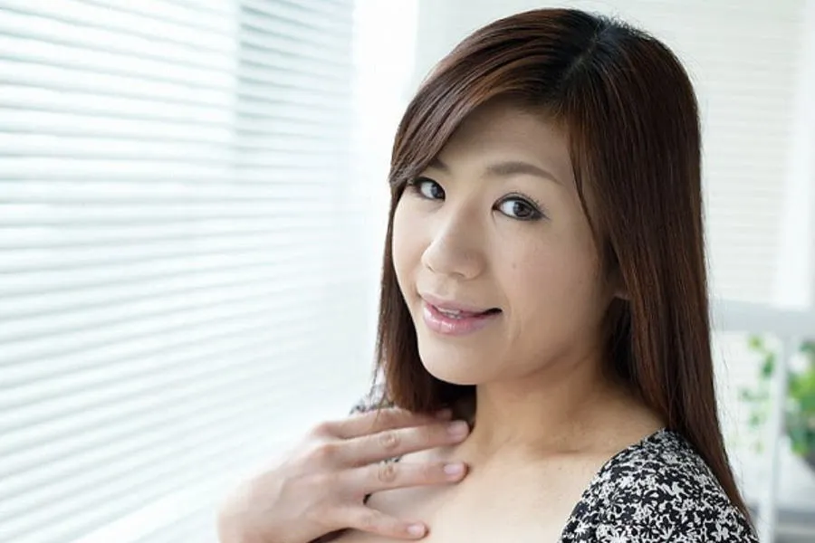 AV女優・片山里美 (かたやまさとみ)