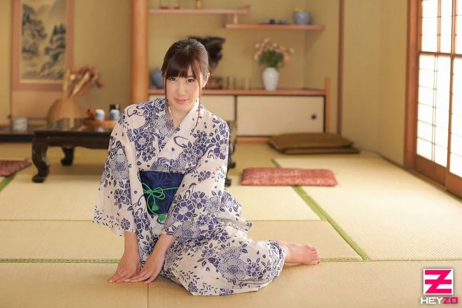 AV女優・名波ルナ (ななみるな)
